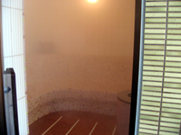京の湯：「霧浴房」内部