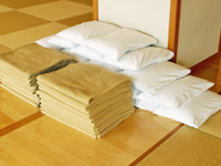 2F「お休み処」の枕と毛布
