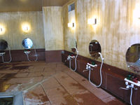 「京の湯」：洗い場